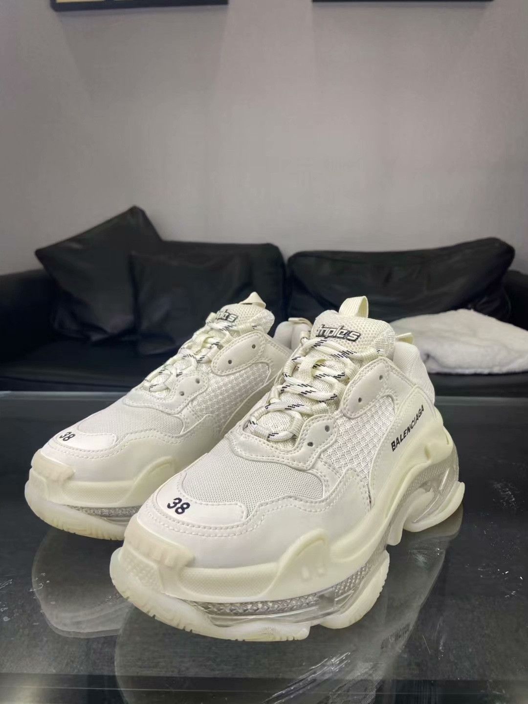 Balenciaga Balenciaga White Lowtop Sneakers us_7-5 Women Size US 7.5 / IT 37.5 - 1 Thumbnail