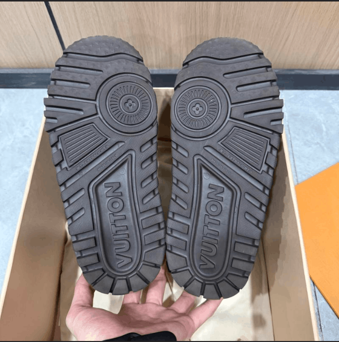 Louis Vuitton Louis Vuitton low-top sneakers Size US 5 / EU 37 - 4 Thumbnail