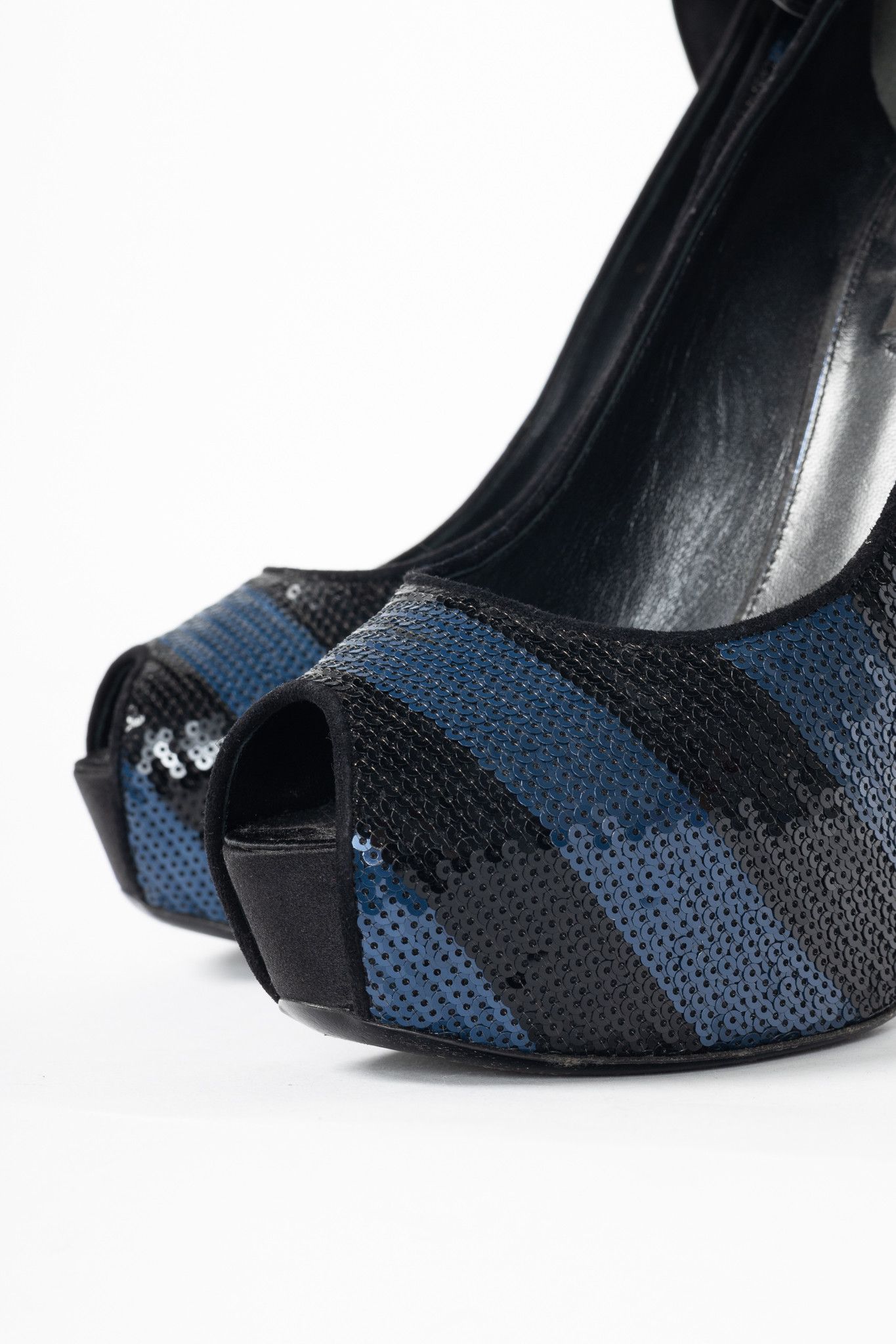 Louis Vuitton Louis Vuitton Ballroom Stripe-Sequin Bow Open-Toe Pumps Size US 7.5 / IT 37.5 - 7 Thumbnail