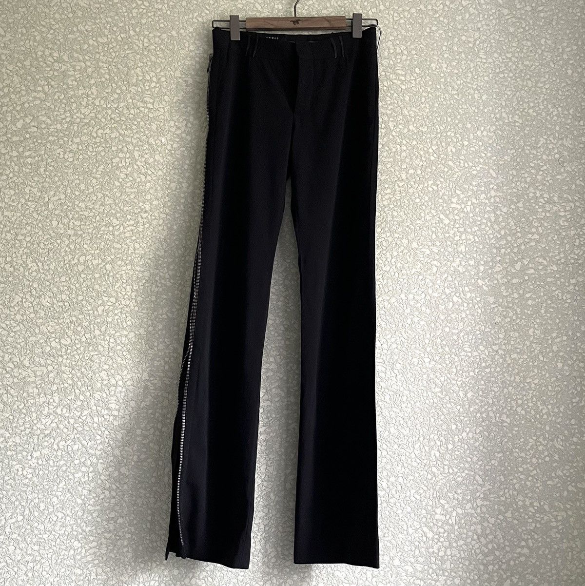 Gucci × Tom Ford AW01 Asymmetric Side Zip Trousers Size 26" / US 2 / IT 38 - 2 Thumbnail