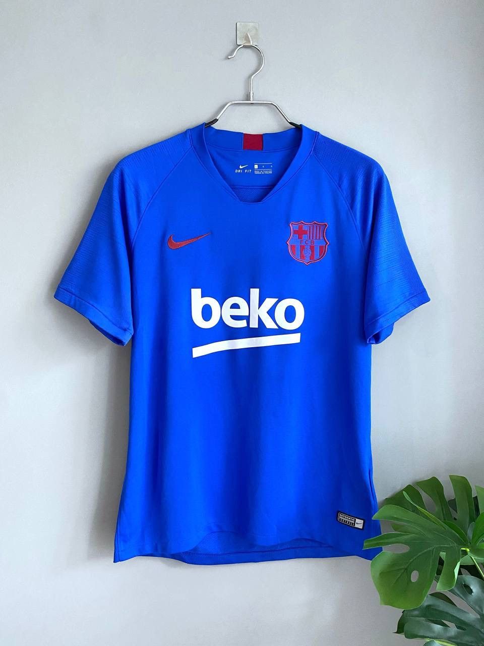 Nike Nike FC Barcelona 2019/2020 Soccer Jersey Traning, Size L Size US L / EU 52-54 / 3 - 2 Thumbnail