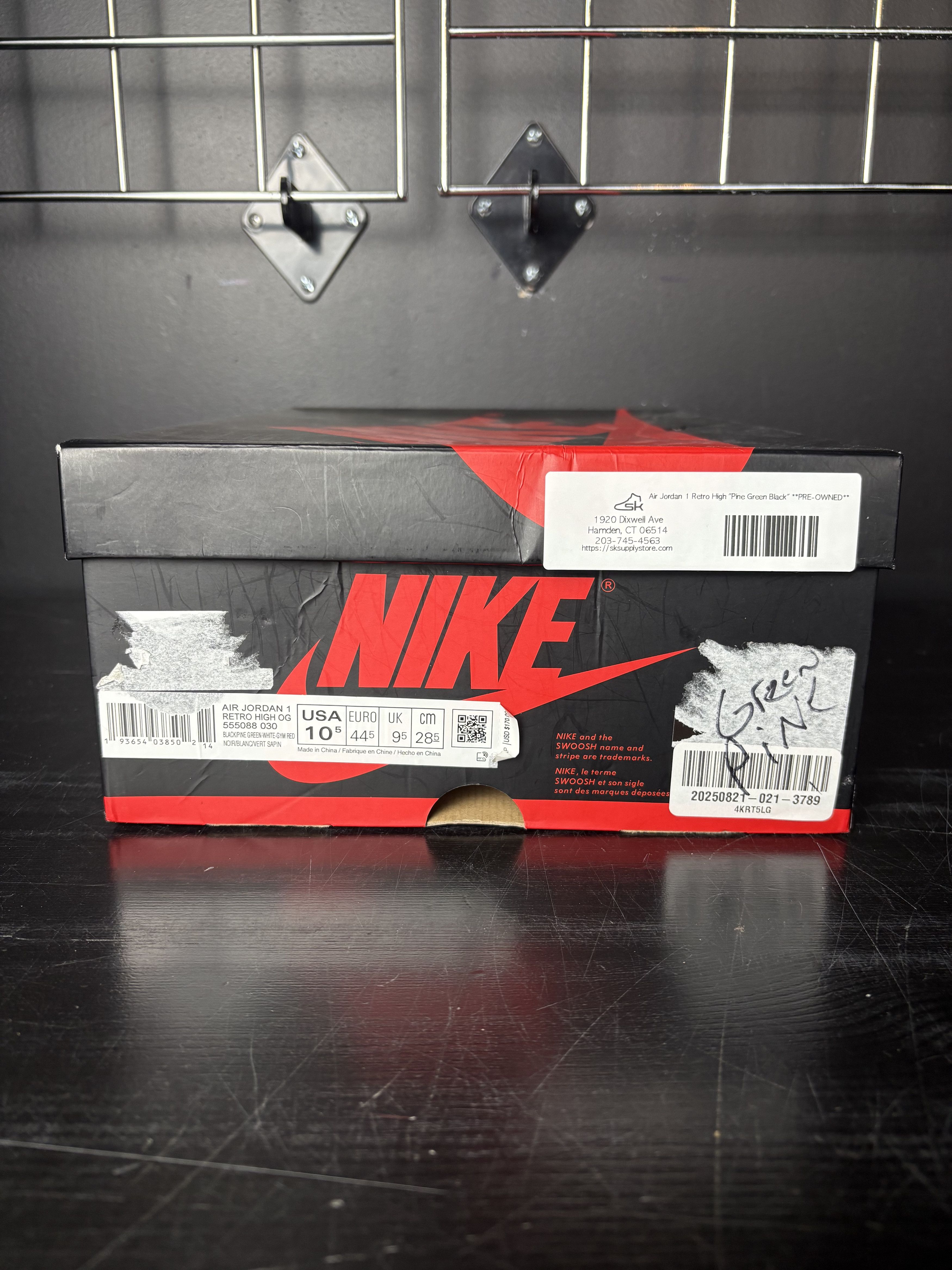 Jordan Brand Air Jordan 1 Retro High "Pine Green Black" **PRE-OWNED** Size US 10.5 / EU 43-44 - 9 Thumbnail