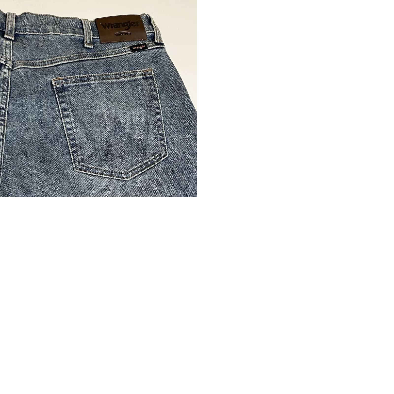 Wrangler Wrangler Athletic Fit Jeans Mens 38x30 Blue Denim 5-Pocket Zip Logo NWT Ridge Cowboy Casual Tapered Stretch Cotton Blend Jeans Shirt? Size US 38 / EU 54 - 9 Thumbnail