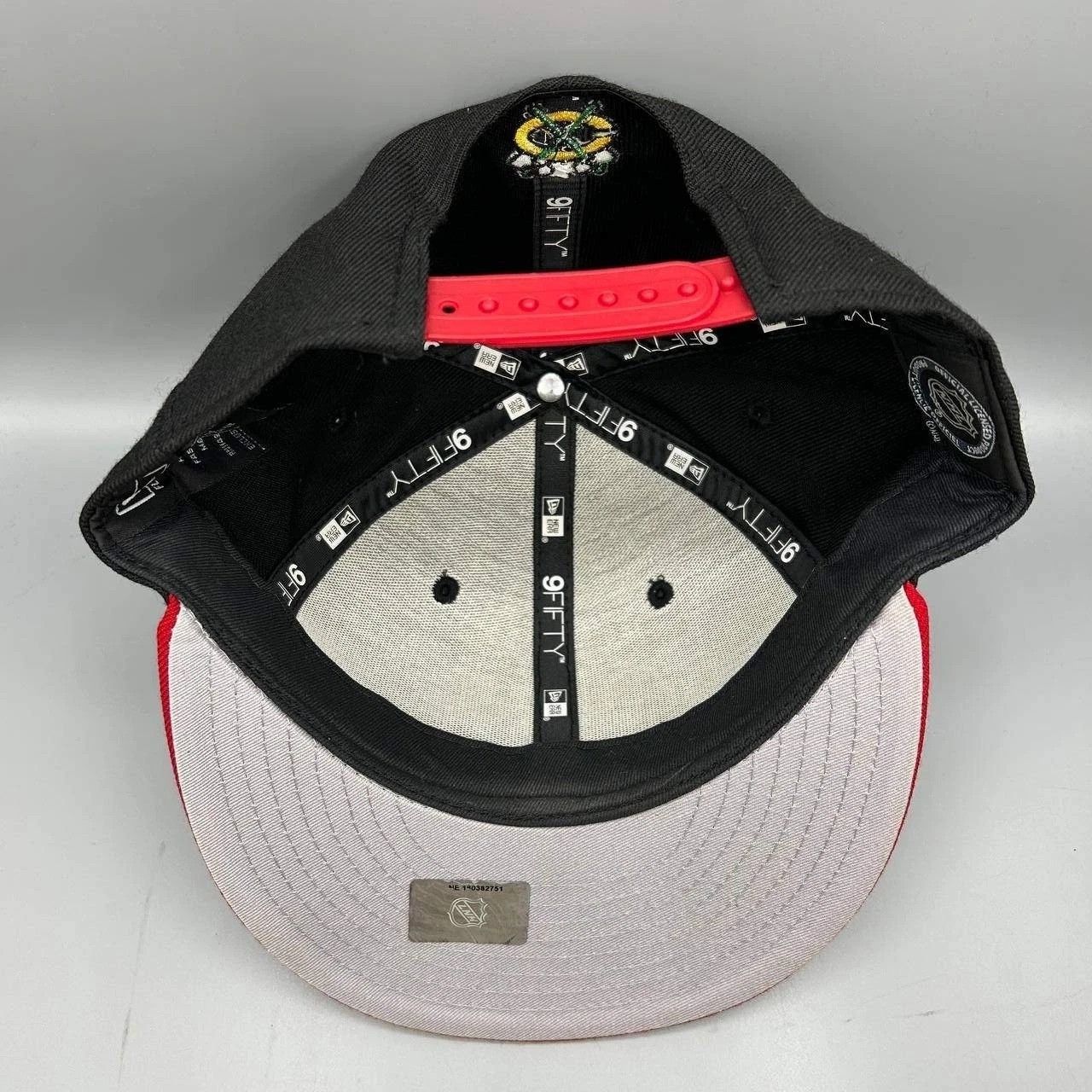 New Era Chicago Blackhawks Hat Men Black Red NHL Snap Back Cap Wool Size ONE SIZE - 2 Thumbnail