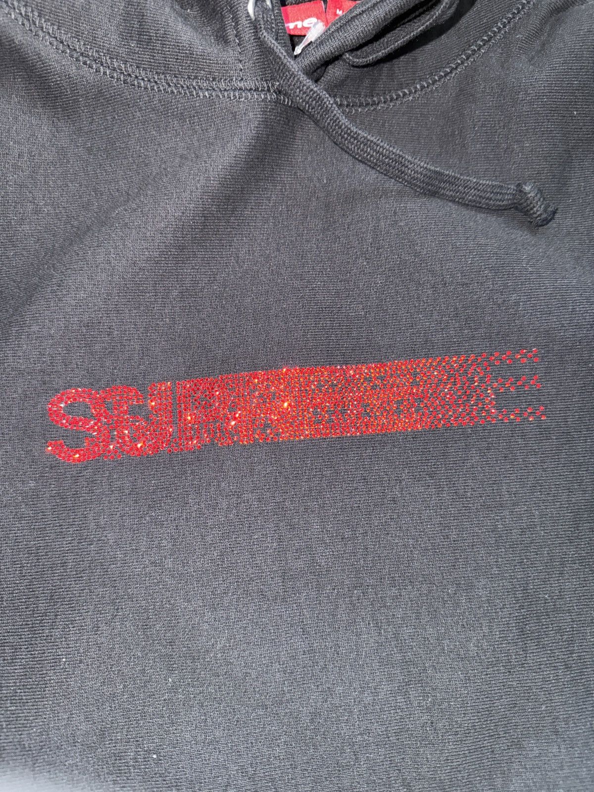 Supreme × Swarovski | No Tax In Eu 🔥 Supreme Black Hoodie Red Logo Boxy Fit | Size US M / EU 48-50 / 2 - 2 Thumbnail