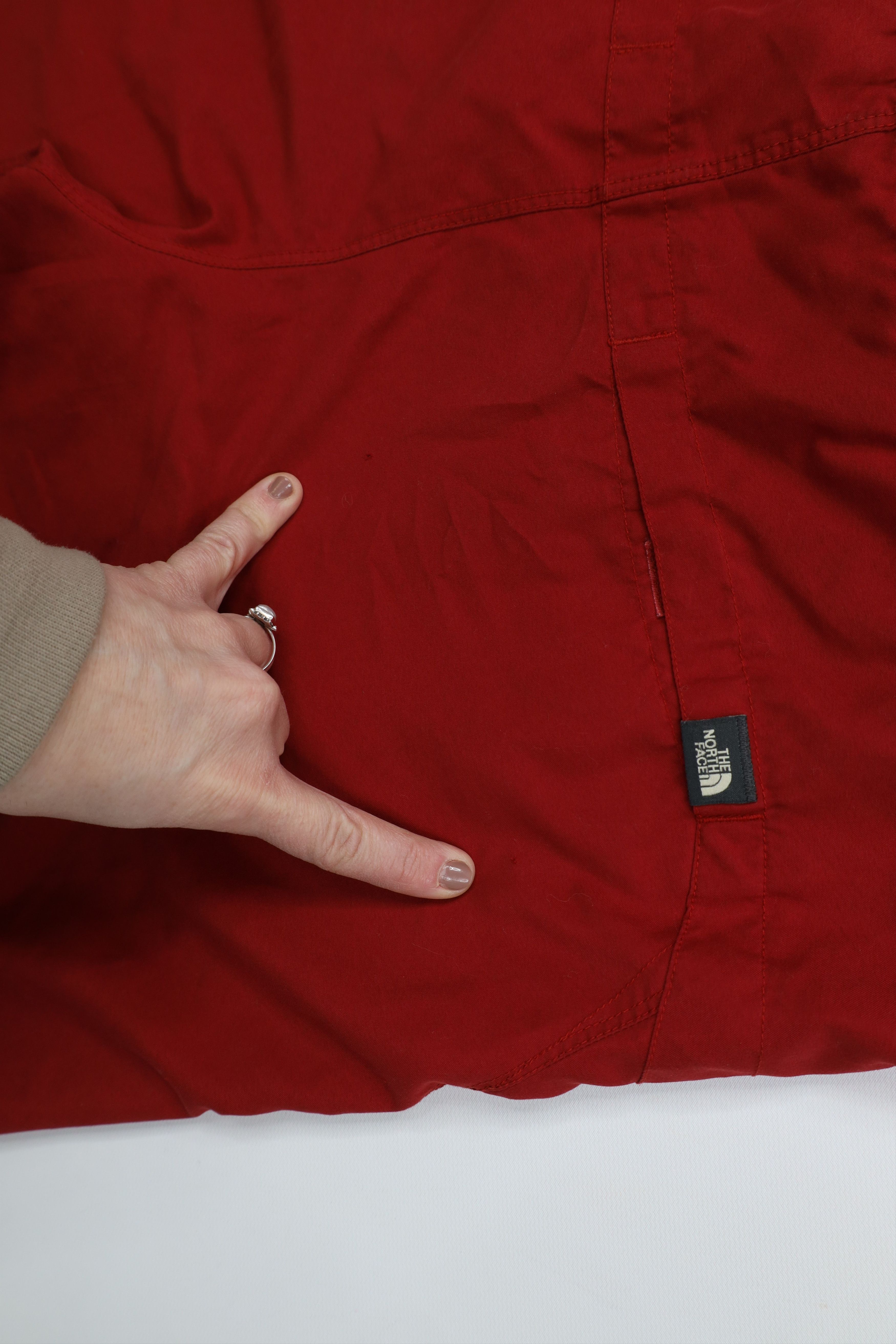 The North Face Vintage Y2K The North Face Above Knee Trekking Hiking Shorts Size US 36 / EU 52 - 13 Thumbnail