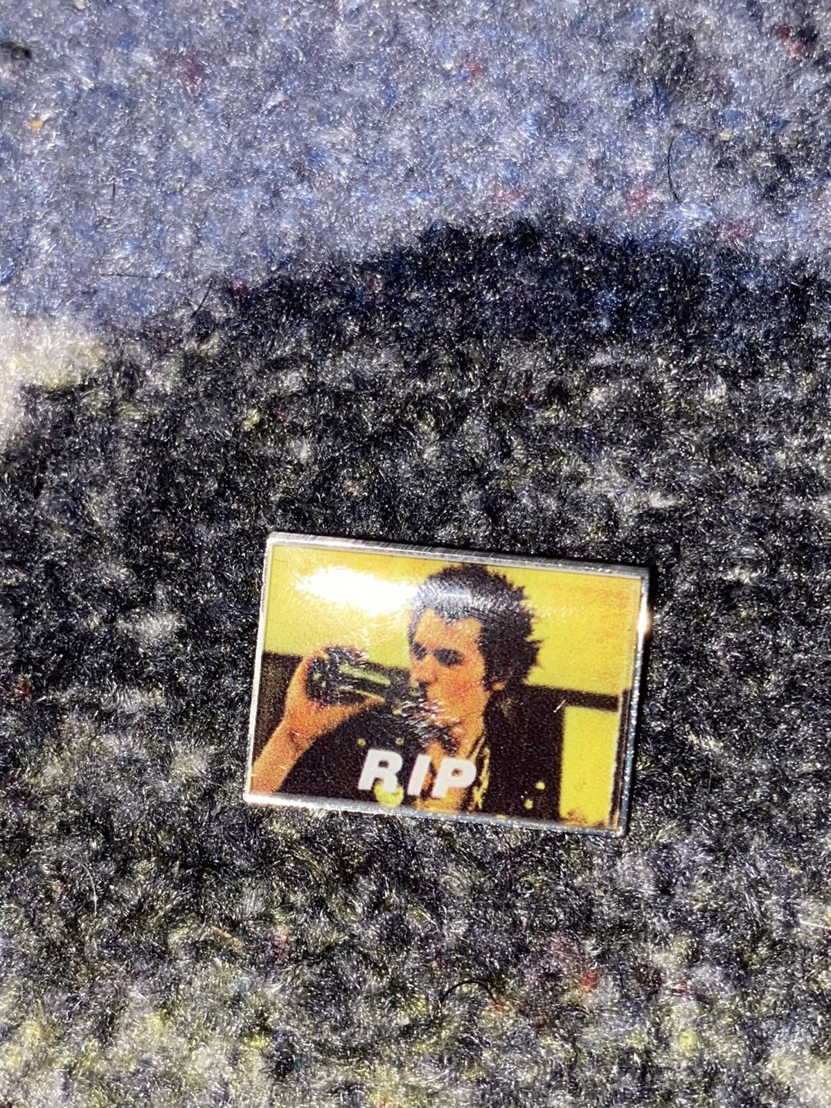 Supreme Supreme RIP Pin Size ONE SIZE - 2 Thumbnail