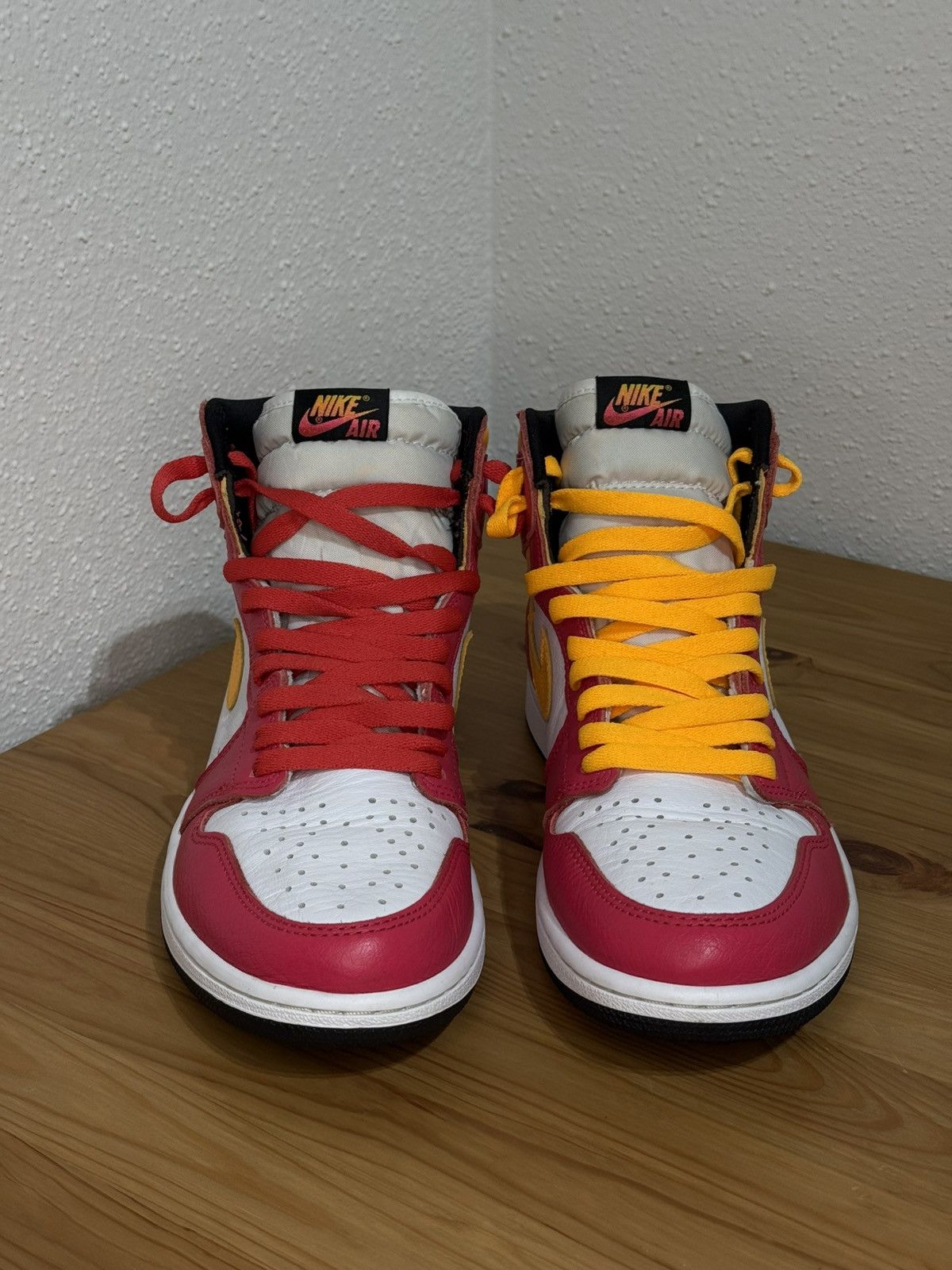Jordan Brand × Nike Jordan 1 Retro High OG Light Fusion Red Size US 10 / EU 43 - 2 Thumbnail