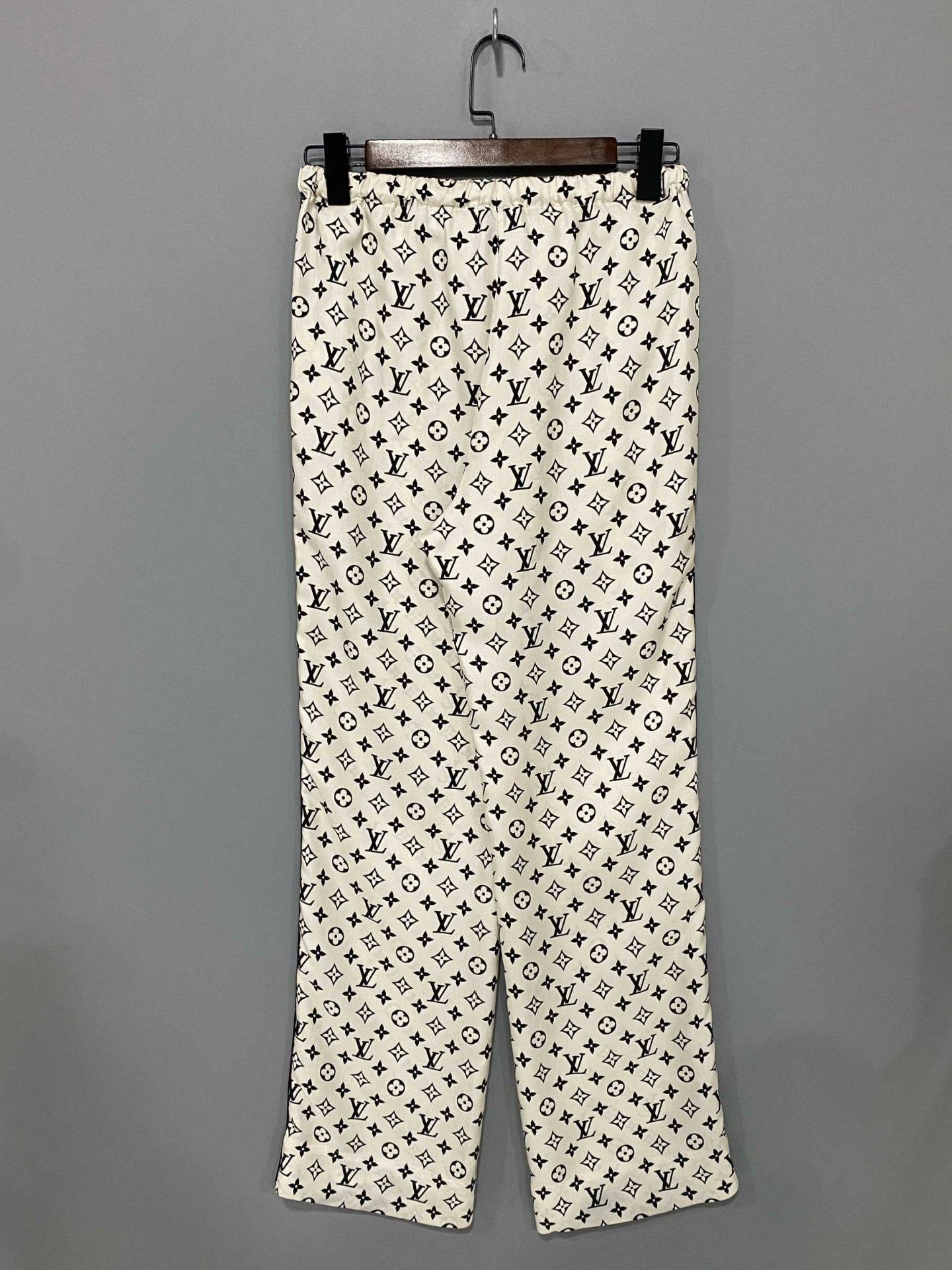 Louis Vuitton Louis Vuitton Silk Pants 30 Women Size 30" / US 8 / IT 44 - 1 Thumbnail