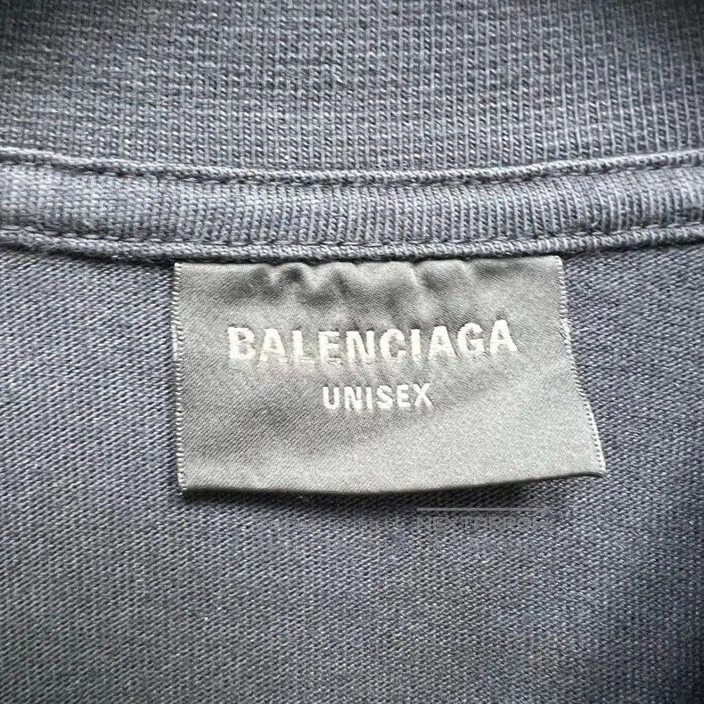 Balenciaga Balenciaga PARIS TROPICAL Graphic Tee. Size US M / EU 48-50 / 2 - 5 Thumbnail