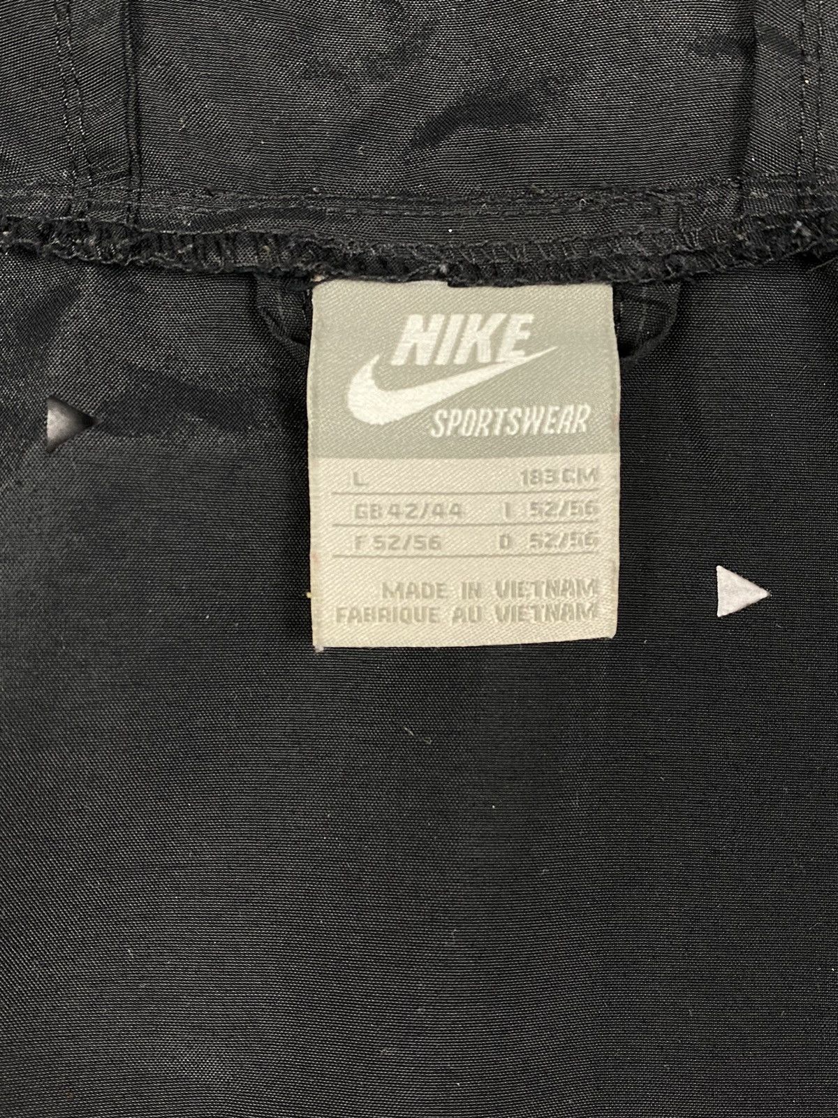 Nike Vintage 00s Nike windbreaker track full zip black jacket Size US L / EU 52-54 / 3 - 16 Thumbnail