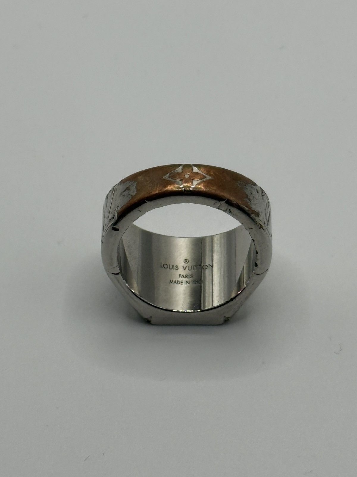 Louis Vuitton Louis Vuitton Monogram Signet Ring Size M Size ONE SIZE - 3 Thumbnail