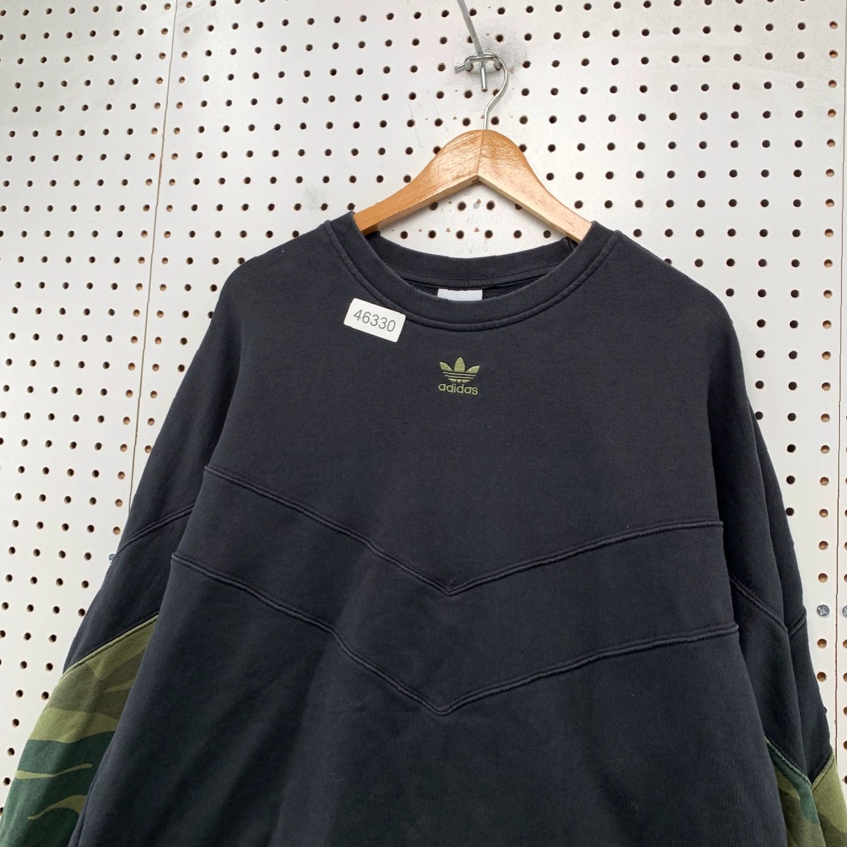 Adidas Adidas Sweatshirt Mens 2XL Black Camouflage Sleeves Hip Hop 26x30 Adult Regular Pullover Crew Neck Logo Spring Fall Winter Mens Size US XXL / EU 58 / 5 - 6 Thumbnail