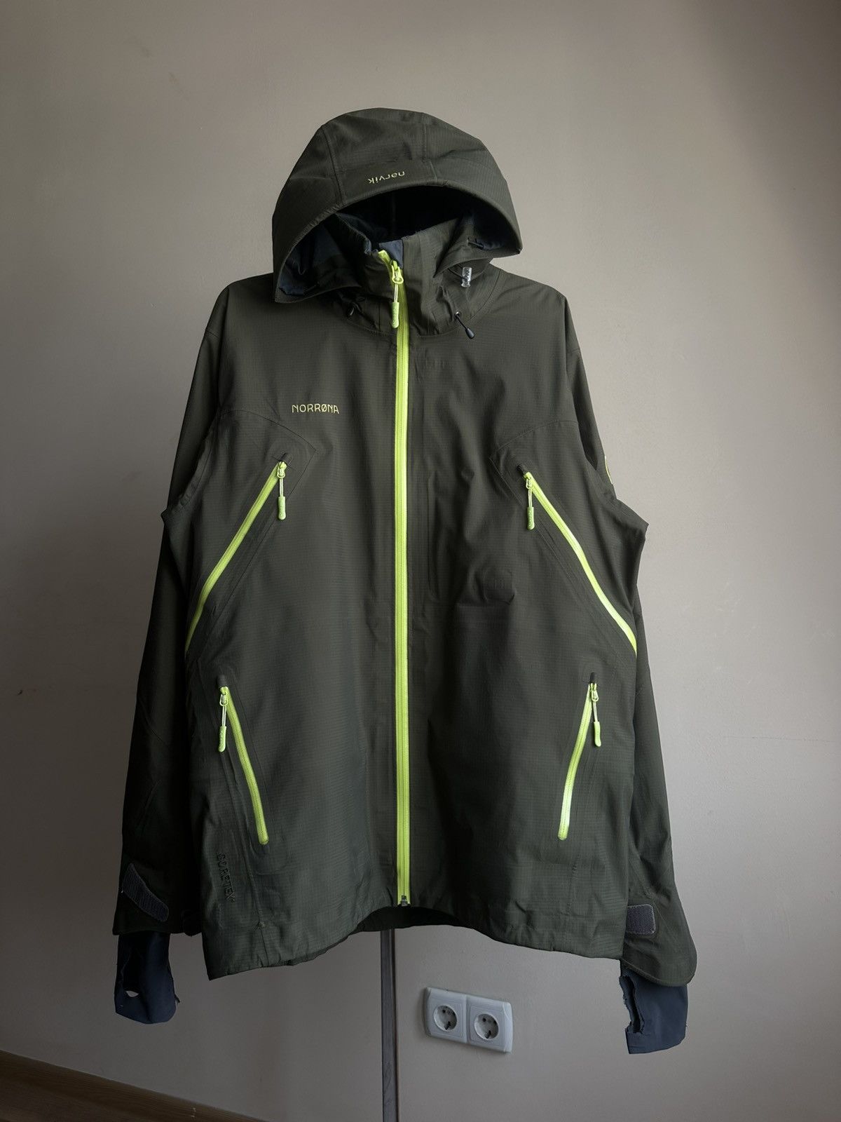 Norrona Norrona Narvik Gore Tex Jacket Khaki Military Arc’teryx Leaf Size US L / EU 52-54 / 3 - 2 Thumbnail
