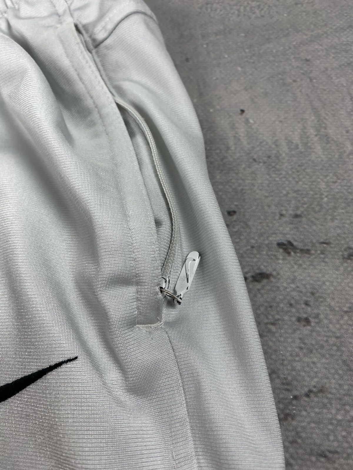Nike × Vintage Vintage Nike Swoosh Baggy Trackpants M/32 Size US 32 / EU 48 - 15 Thumbnail