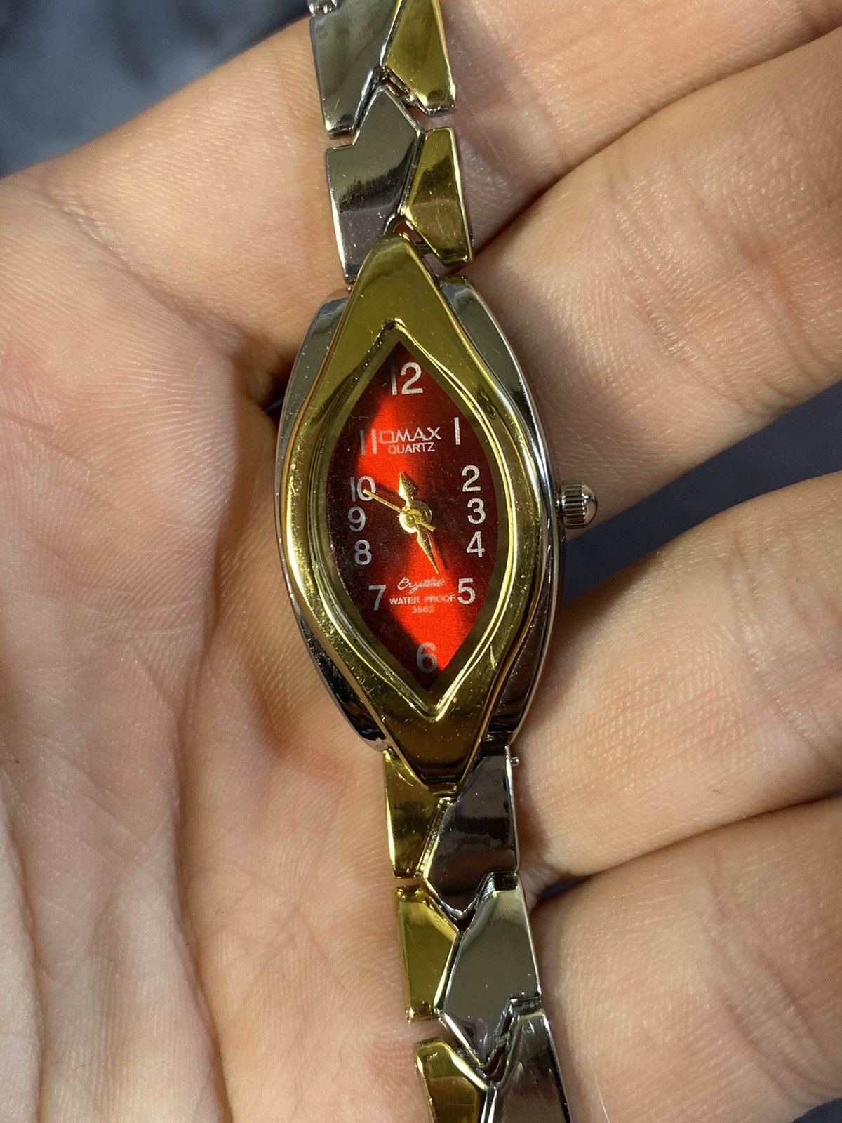Jewelry Omax Red Dial Teardrop Watch Japanese Brand Size ONE SIZE - 8 Thumbnail