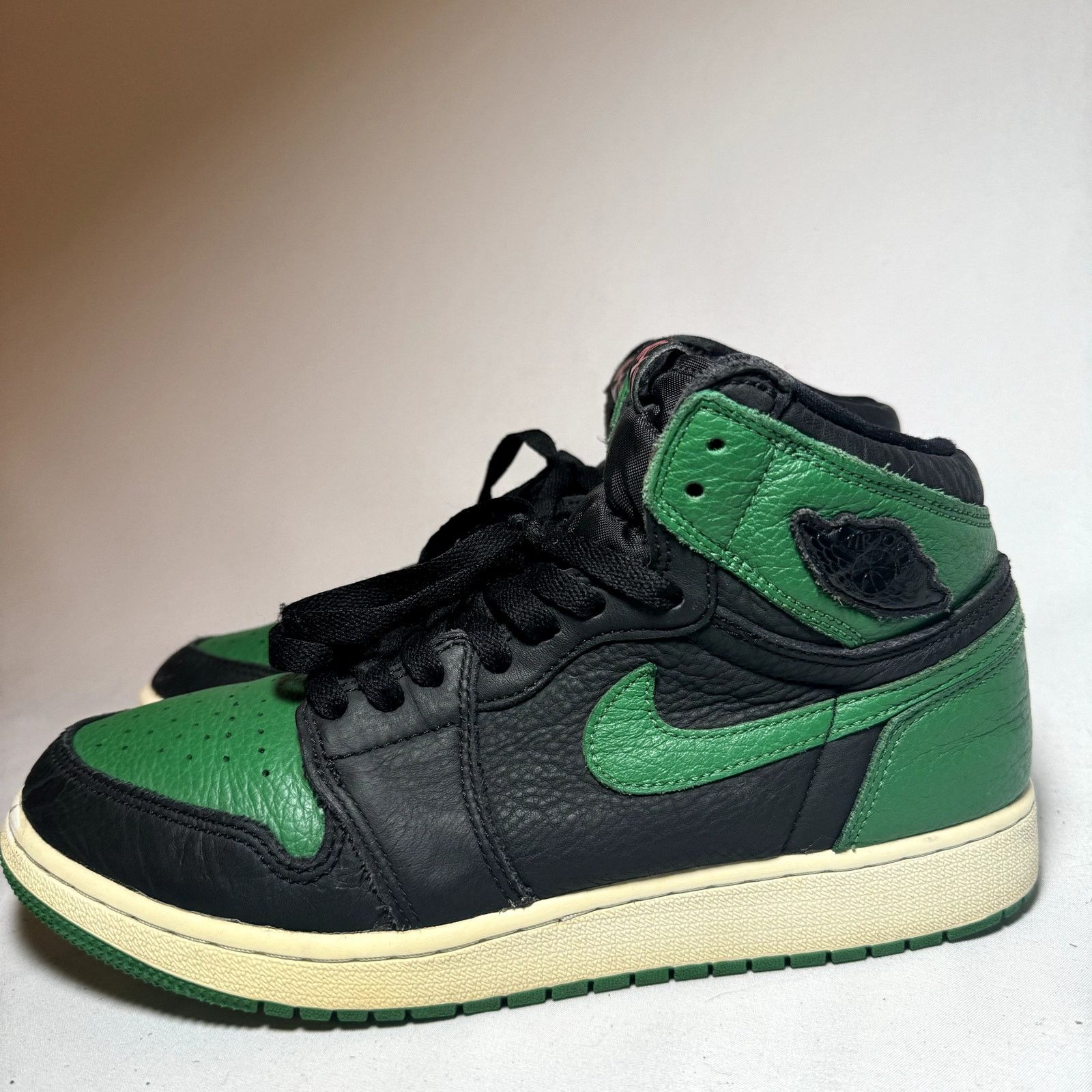Jordan Brand × Nike Size 7 - Nike Air Jordan 1 Retro High OG GS Pine Green 2.0 Size US 7 / EU 40 - 8 Thumbnail