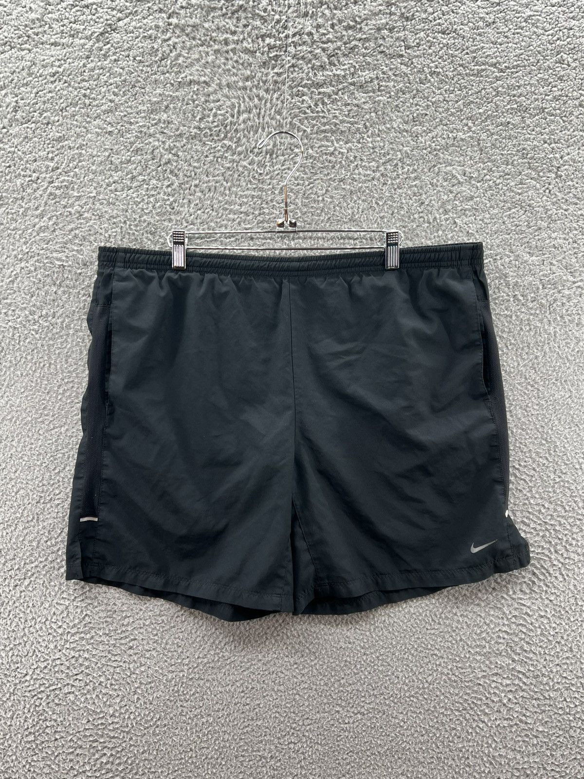 Nike Nike Running Shorts Size Large Challenger Lined 7" Dri-Fit Size US 32 / EU 48 - 1 Thumbnail