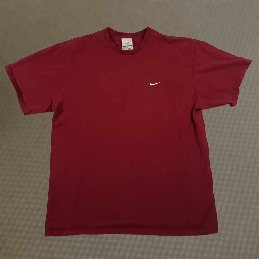Nike VINTAGE Nike Shirt Men Large Red Embroidery Swoosh Crew Neck Y2K 2000s Streetwear Mens Blox Size US L / EU 52-54 / 3 - 1 Thumbnail