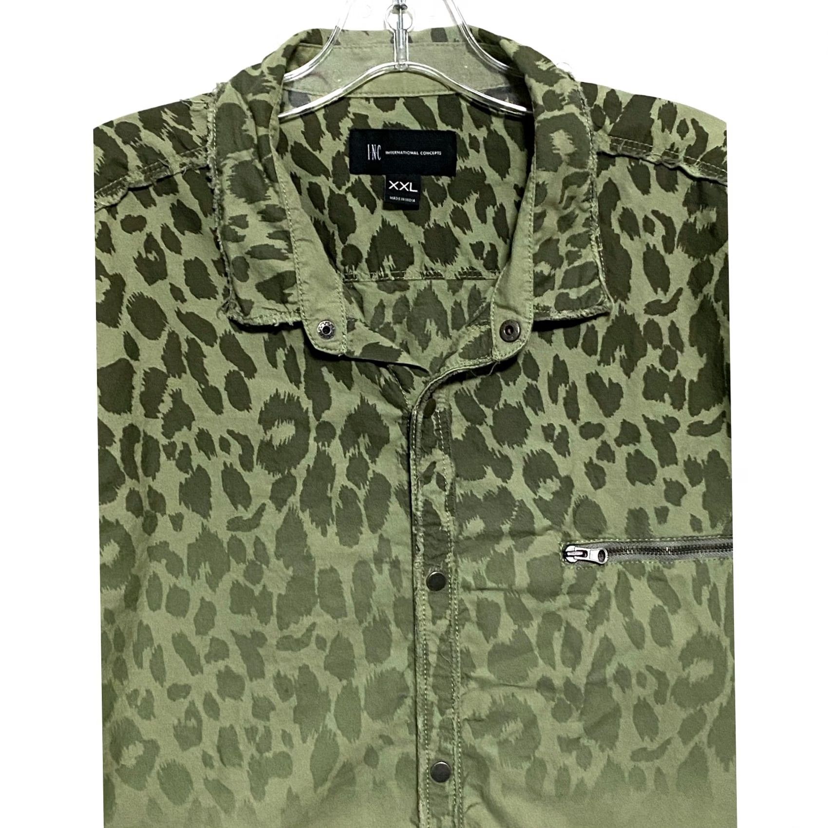 Vintage VINTAGE I.N.C. Green Animal Print Button Shirt Men 2XL Short Sleeve Grunge Punk Ombre Pocket Button Shirt Mens XXLPark Urban edgy Size US XXL / EU 58 / 5 - 2 Thumbnail