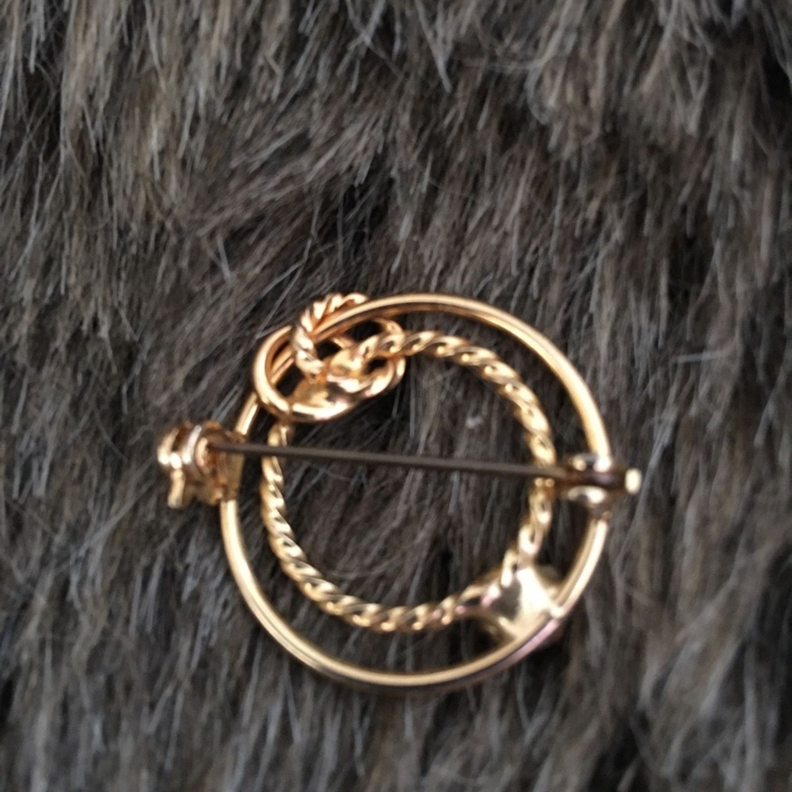 Vintage Vintage 80s gold tone rope style pearl pin brooch Size ONE SIZE - 5 Thumbnail