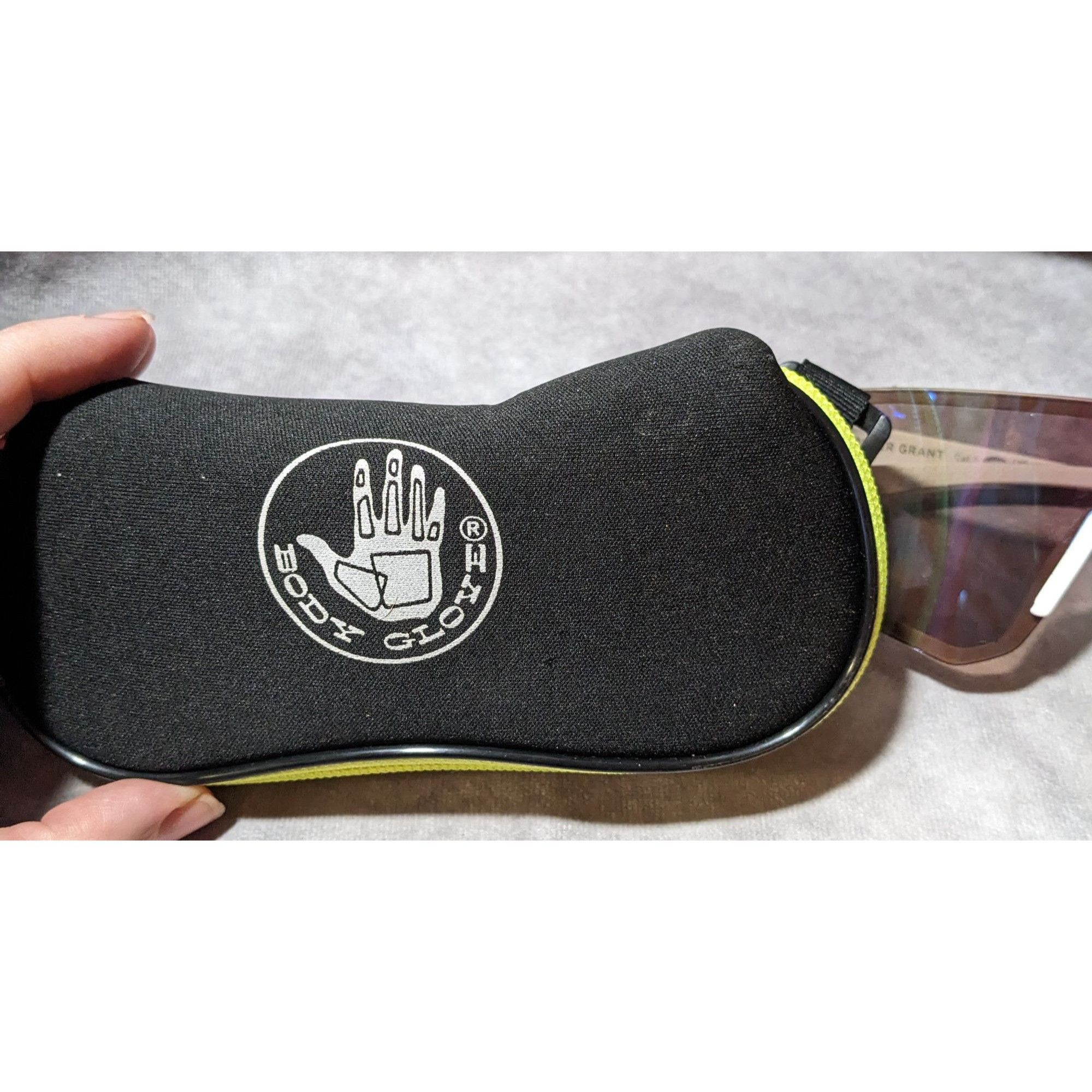 Foster Grant Foster Grant Sporty White Shield Glasses With Body Glove Cas Size ONE SIZE - 11 Thumbnail