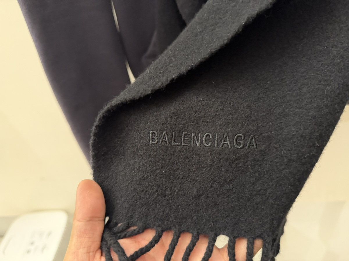 Balenciaga Balenciaga Runway Scarf Bomber Jacket Black Size L Size US L / EU 52-54 / 3 - 2 Thumbnail