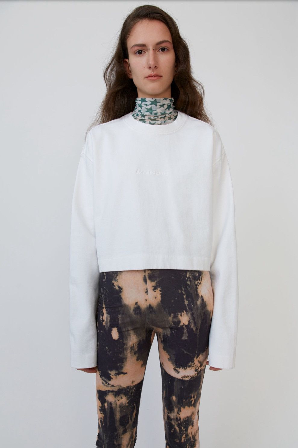 Acne Studios Acne Studios Odice Emboss Cropped Sweater Size M / US 6-8 / IT 42-44 - 1 Thumbnail