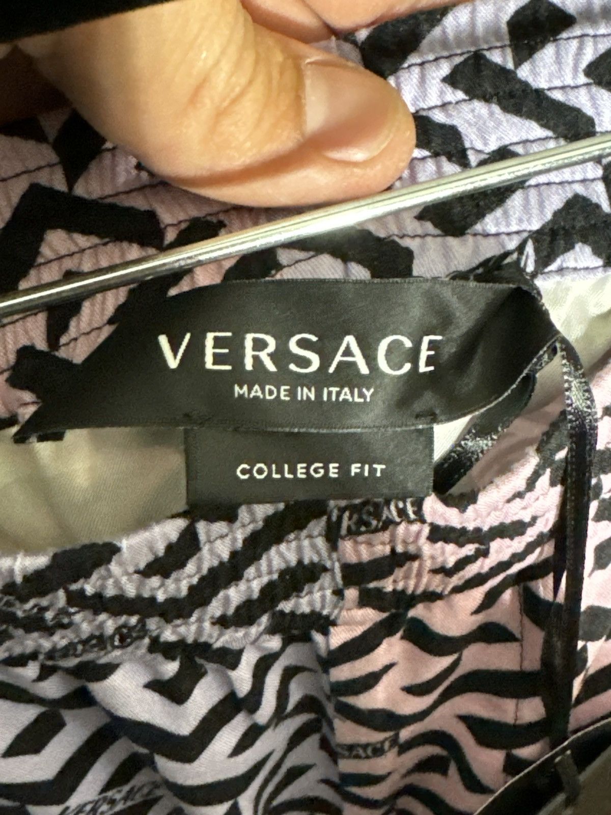 Versace Versace Pink/Purple Logo Print Crepe Shorts Size US 38 / EU 54 - 4 Thumbnail