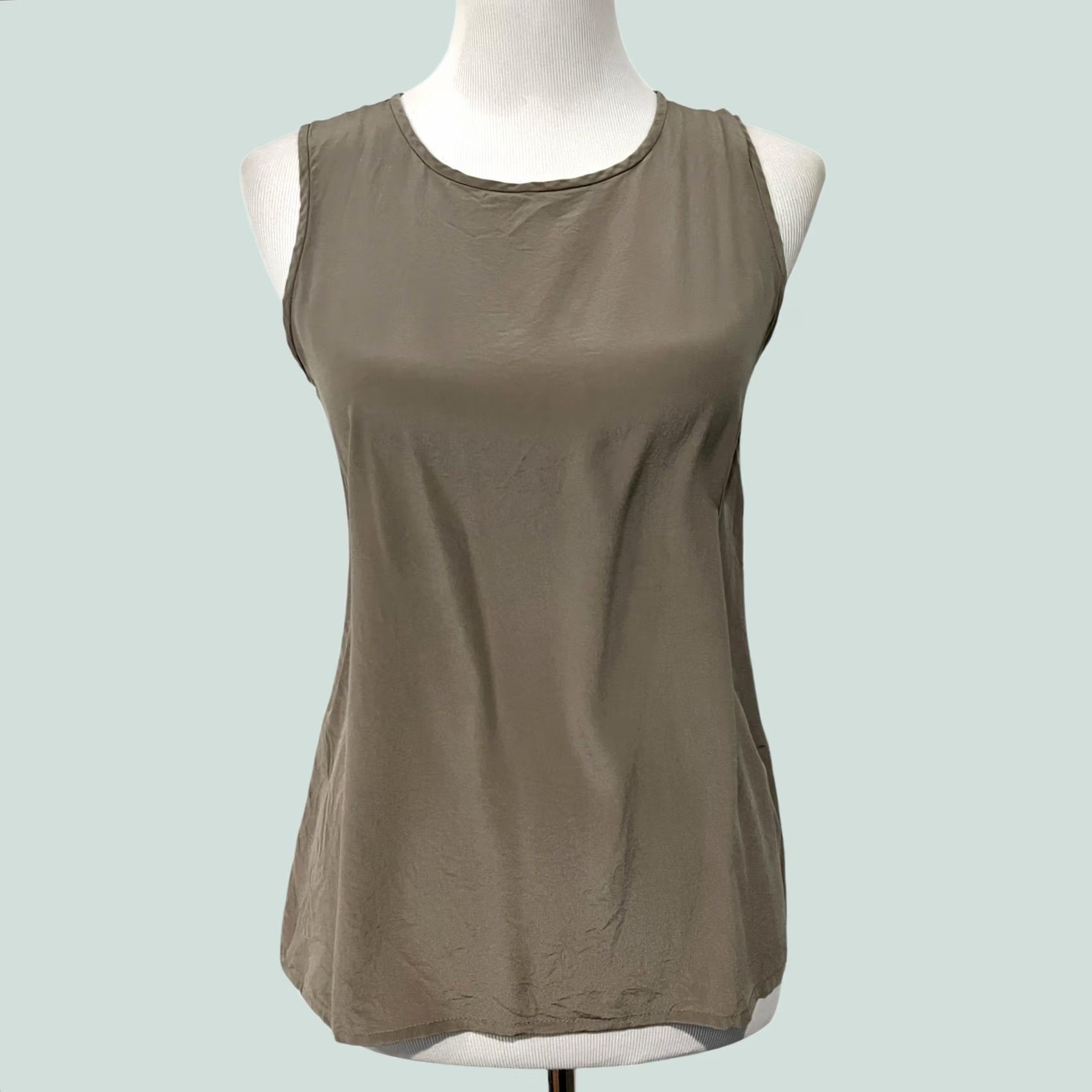 Peserico Peserico Tricot Silk Top Blouse Sleeveless Gray Tan Size 6 US 42 (Sz 6) Woman Blouse Womens Silk Top Sleeveless Gray Tan 6 US Peserico Tricot Blouse Size M / US 6-8 / IT 42-44 - 1 Thumbnail