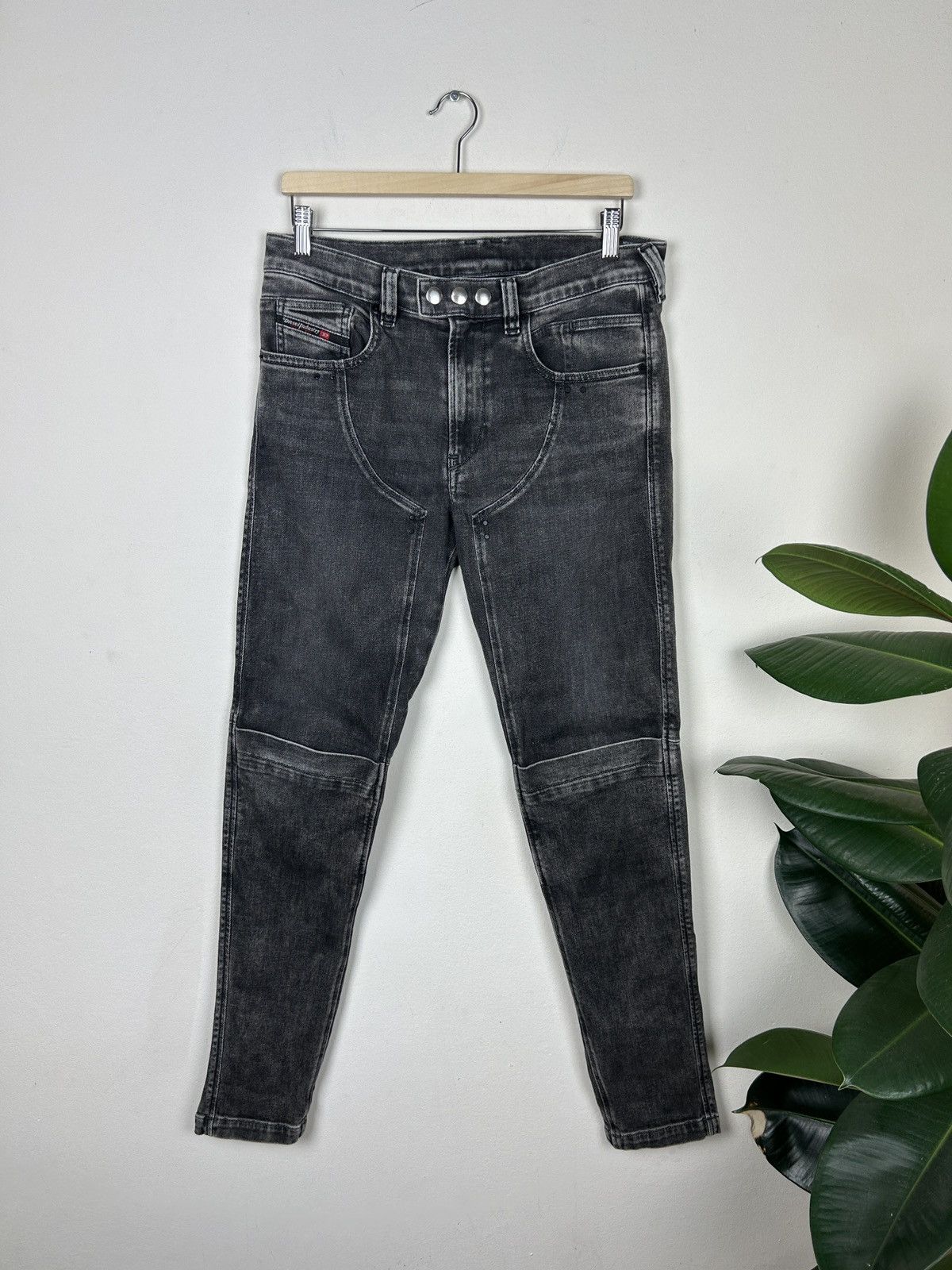Diesel Diesel D-Dean Slim Stretch Men’s Jeans Size US 30 / EU 46 - 1 Thumbnail