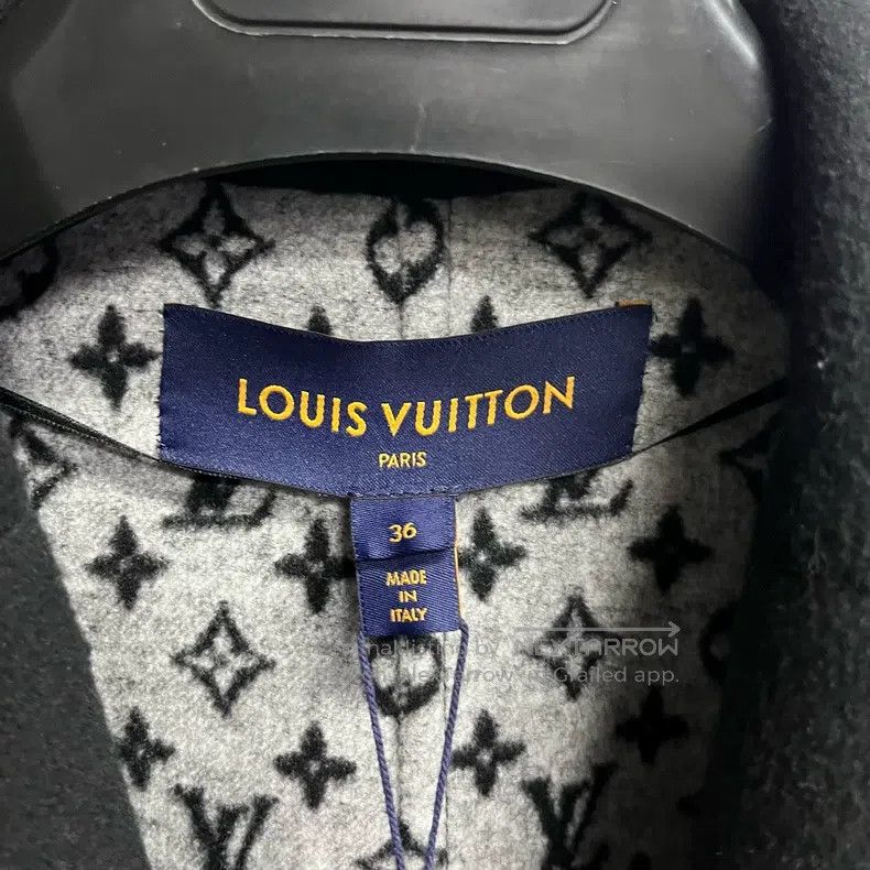 Louis Vuitton Louis Vuitton 24 Black Solid Lapel Tie Long Sleeve Coat Size XS / US 0-2 / IT 36-38 - 2 Thumbnail