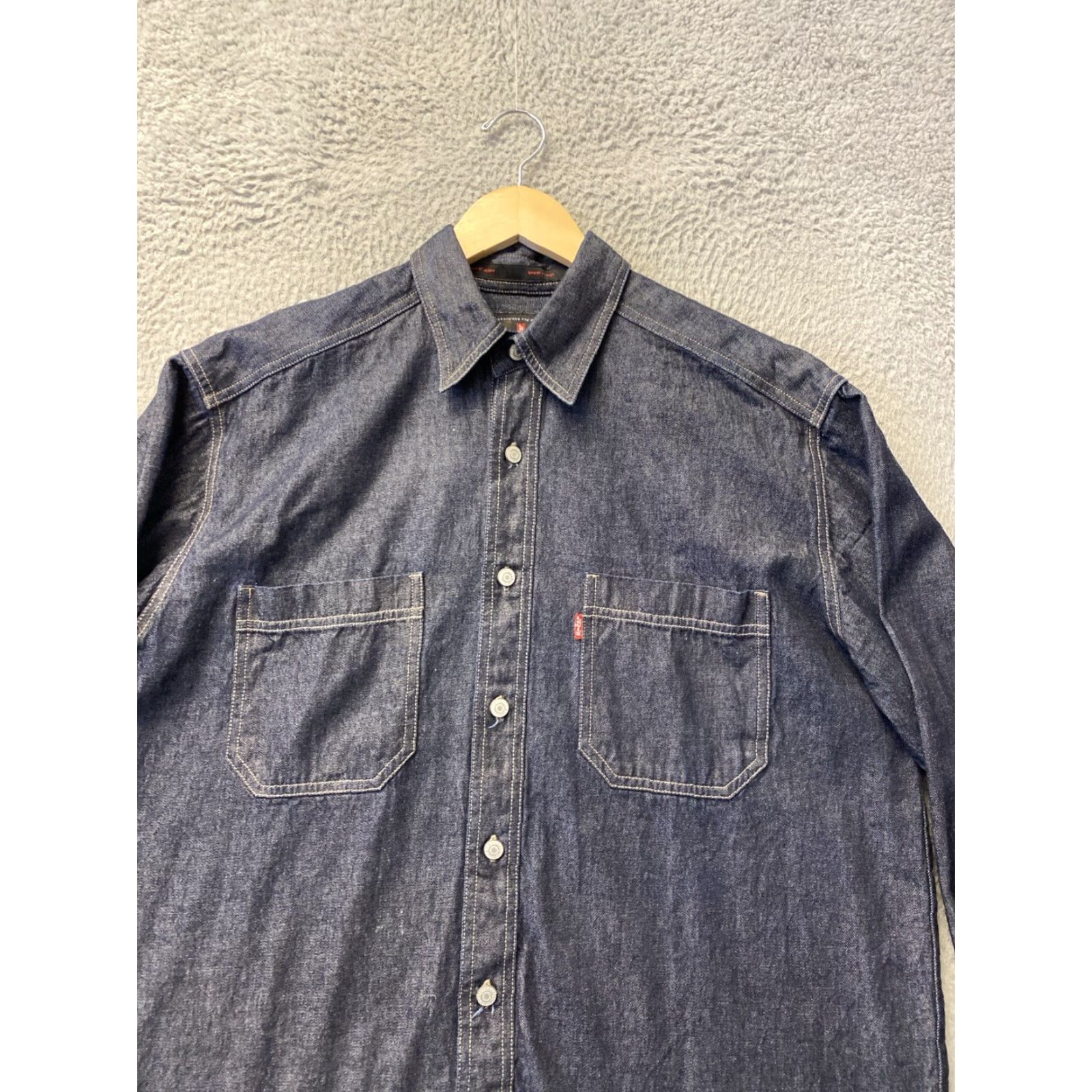 Denime VINTAGE Levi’s Denim Work Shirt Small Loose Fit Men Dark Gray 1980s Workwear Size US S / EU 44-46 / 1 - 2 Thumbnail