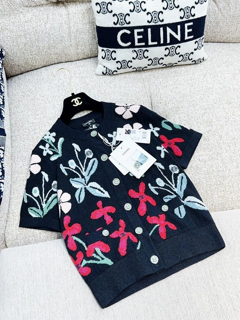 Chanel Chanel 21A black background colorful flower pattern knitte Size XS / US 0-2 / IT 36-38 - 2 Thumbnail