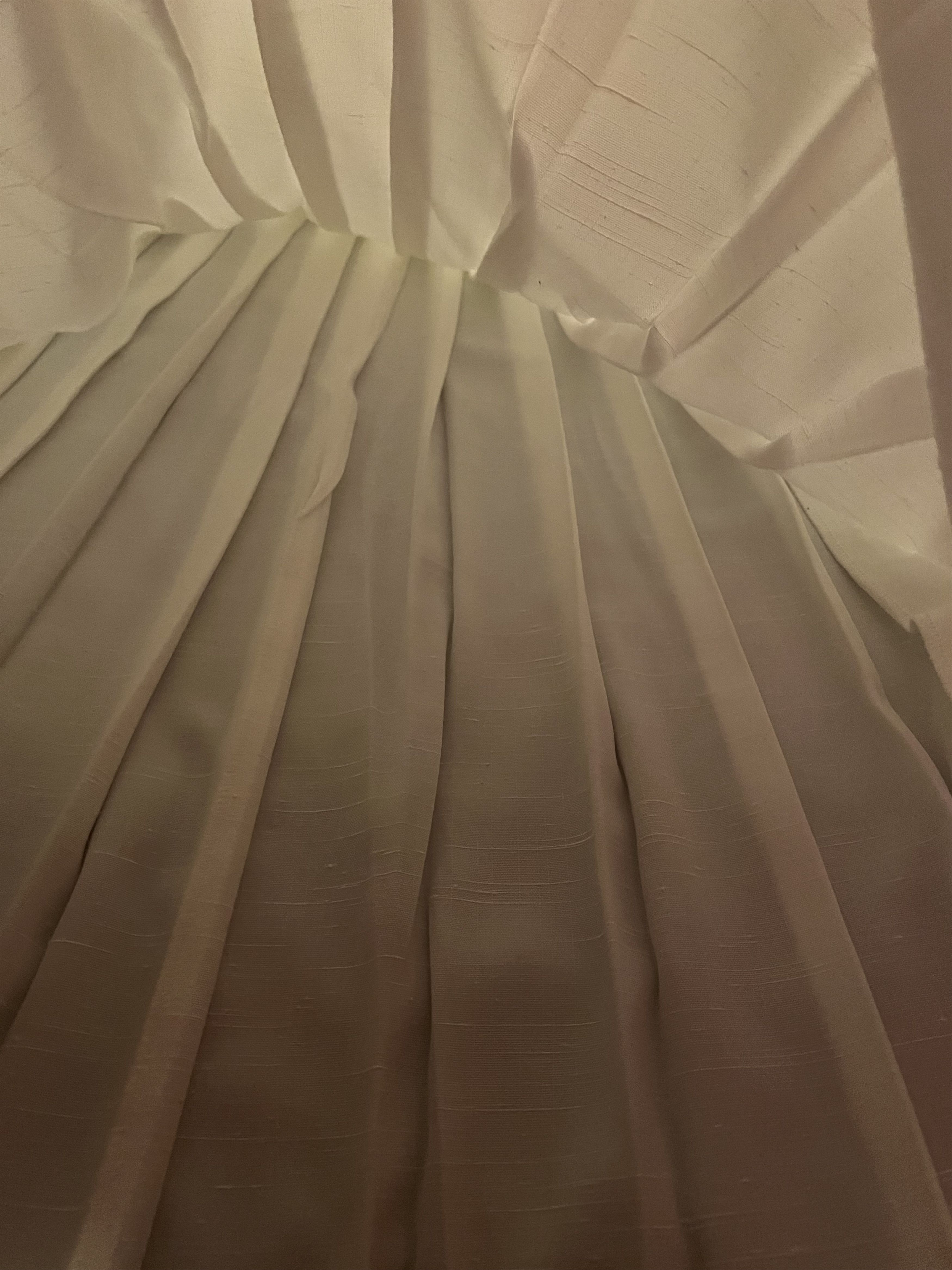 Vintage Liz Baker, white pleated skirt Size 40" / US 18 - 6 Thumbnail