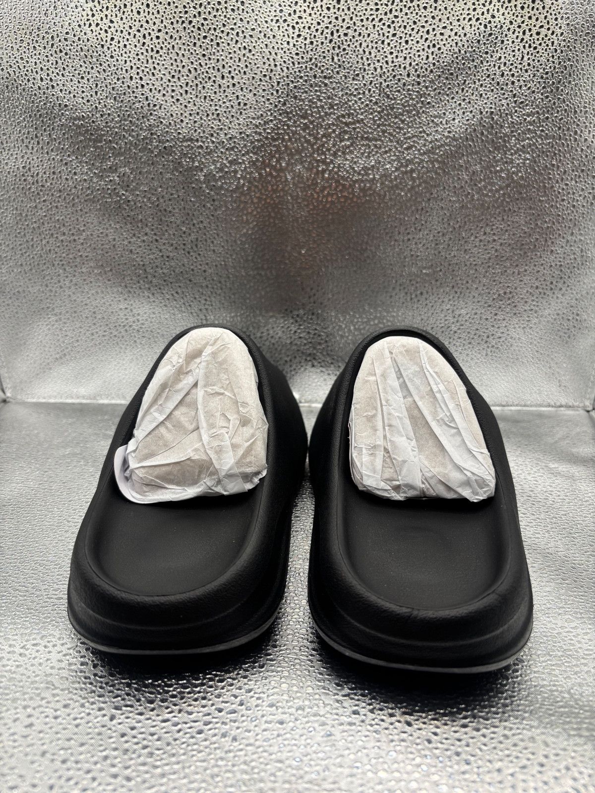 Yeezy YS-01 black yeezy slide size 9 Size US 9 / EU 42 - 4 Thumbnail