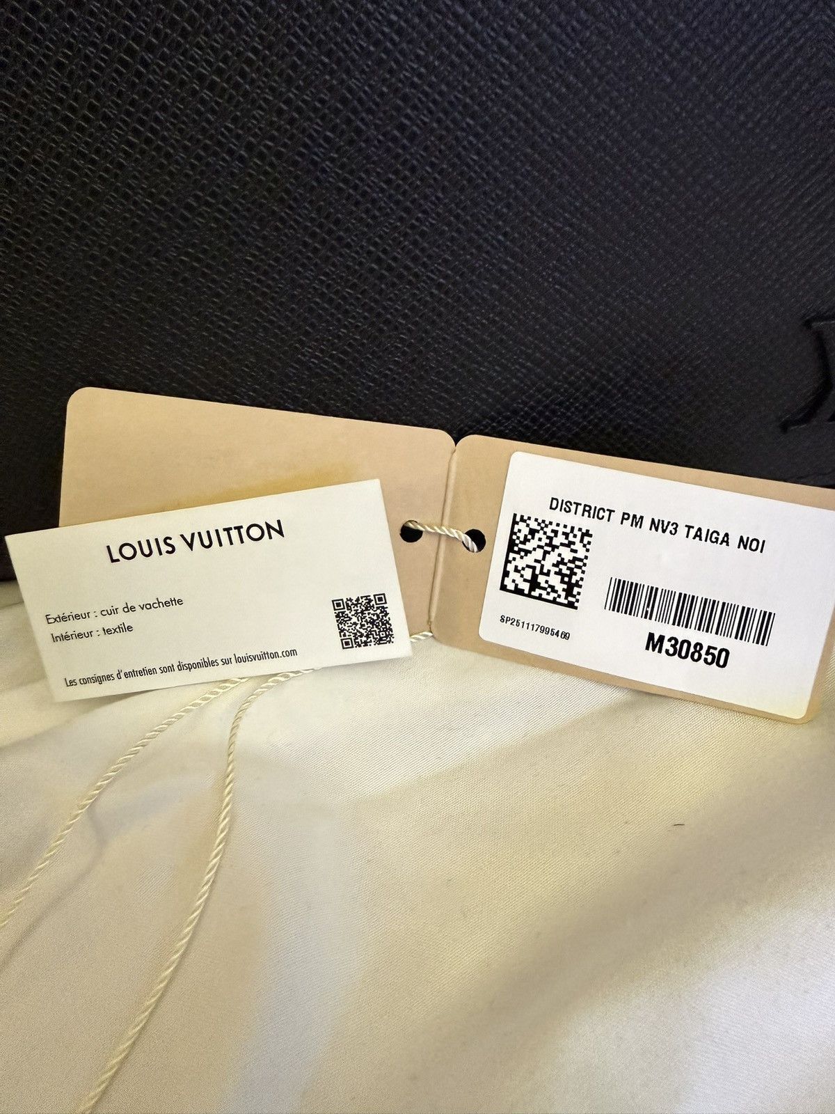 Louis Vuitton Louis Vuitton District PM NV3 Black Taiga Leather - FULL SET Size ONE SIZE - 6 Thumbnail