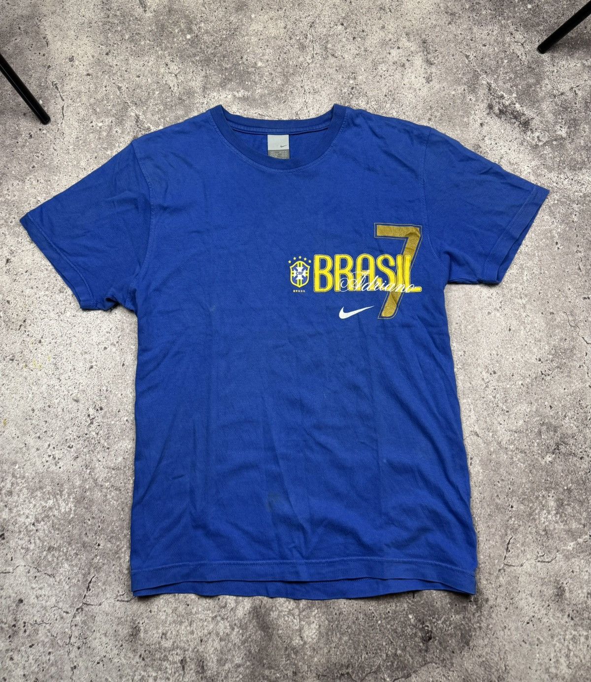 Nike Vintage Nike Brazil Y2K #7 Adriano Soccer Jersey Shirt Size US L / EU 52-54 / 3 - 1 Thumbnail