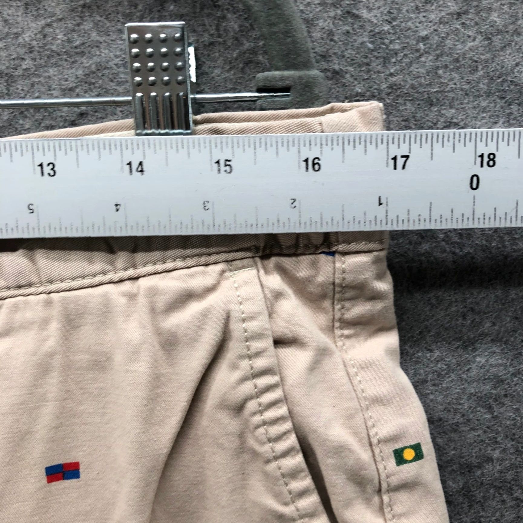 H&M VINTAGE H&M Flag Printed Chino Shorts Mens 32 Beige Cotton 8'' Inseam Novelty Flat Front Size US 32 / EU 48 - 4 Thumbnail