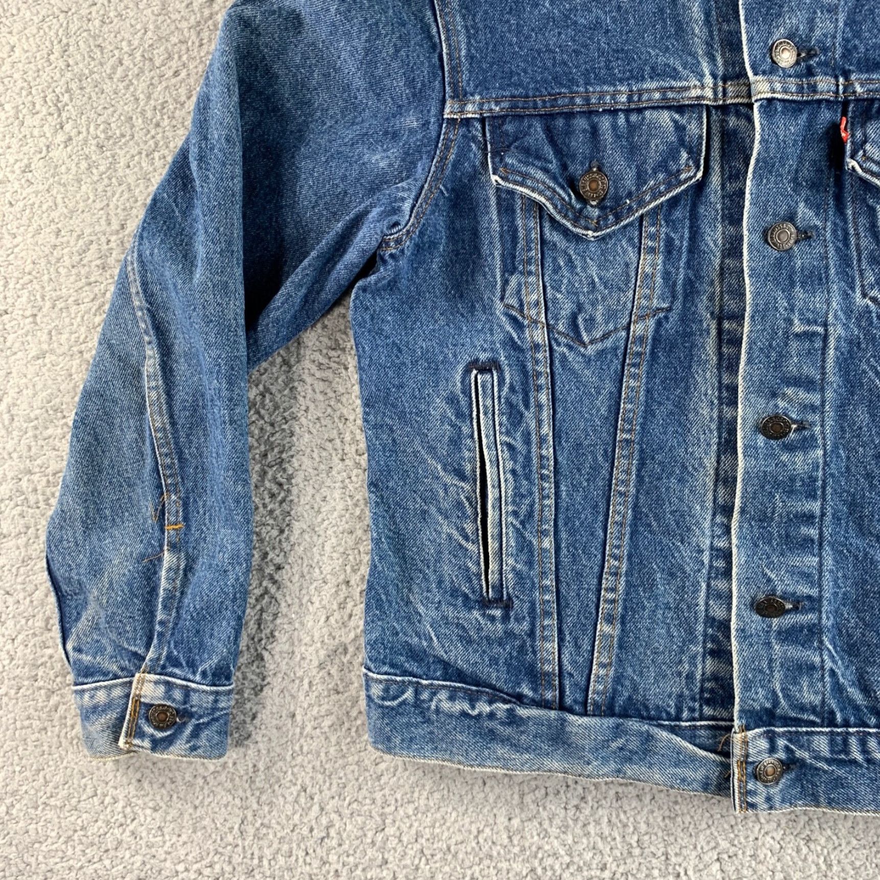 Levi's VINTAGE Levi's Denim Trucker Jacket Mens 40 Blue Biker Moto Cowboy Western USA Denim Trucker Jacket Mens 40 Blue Levis Jeans Jacket Leather? Size US XXS / EU 40 - 6 Thumbnail