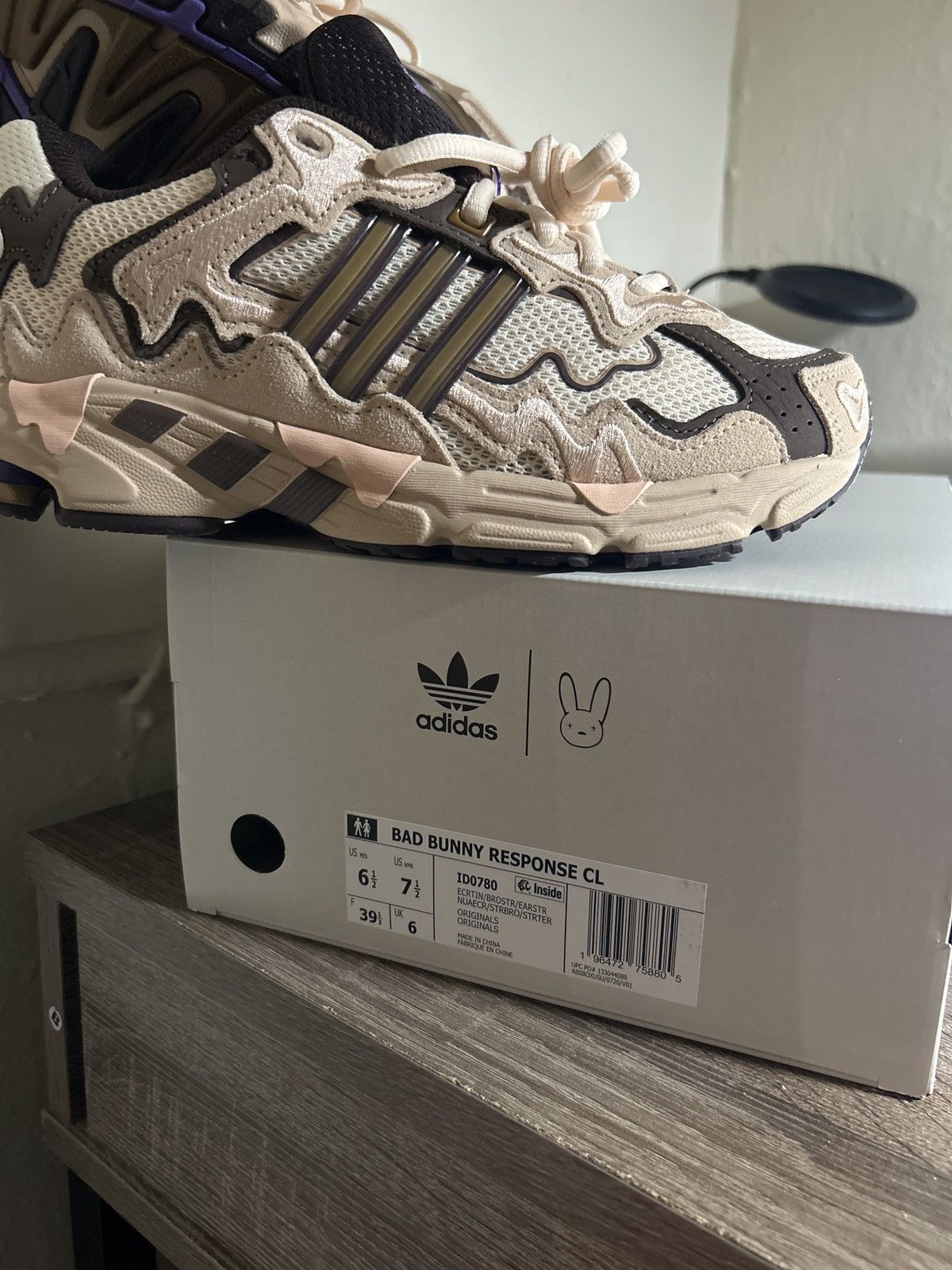 、 Bad Bunny Adidas Response cl Ecru