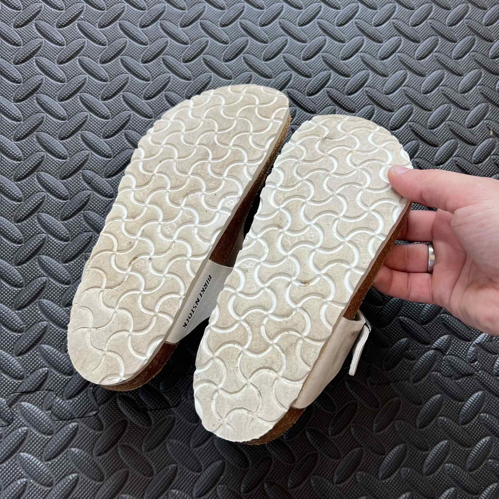 Birkenstock Birkenstock Gizeh White Regular Sz 37 Size US 7 / IT 37 - 5 Thumbnail