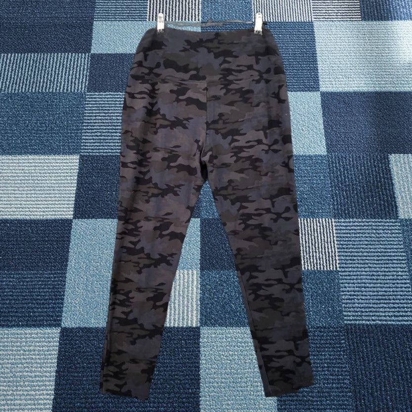 Rachel Zoe Rachel Zoe Leggings Women L Black Camouflage Ankle High Rise Tummy Control Nylon Spandex Rayon Skinny Inseam 26 Limt Gym Running Yoga Size 36" / US 14 / IT 50 - 1 Thumbnail
