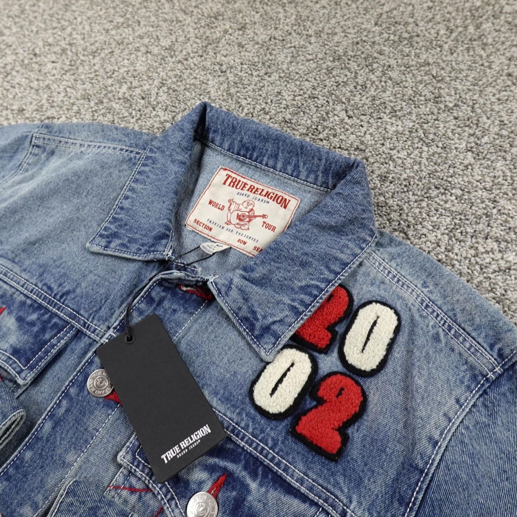 True Religion TRUE RELIGION Jacket Mens L Blue Denim Jean Trucker Coat Varsity Patch Y2K Jacket Mens L Blue Denim Trucker Coat Varsity Patch Y2K Size US 33 - 2 Thumbnail