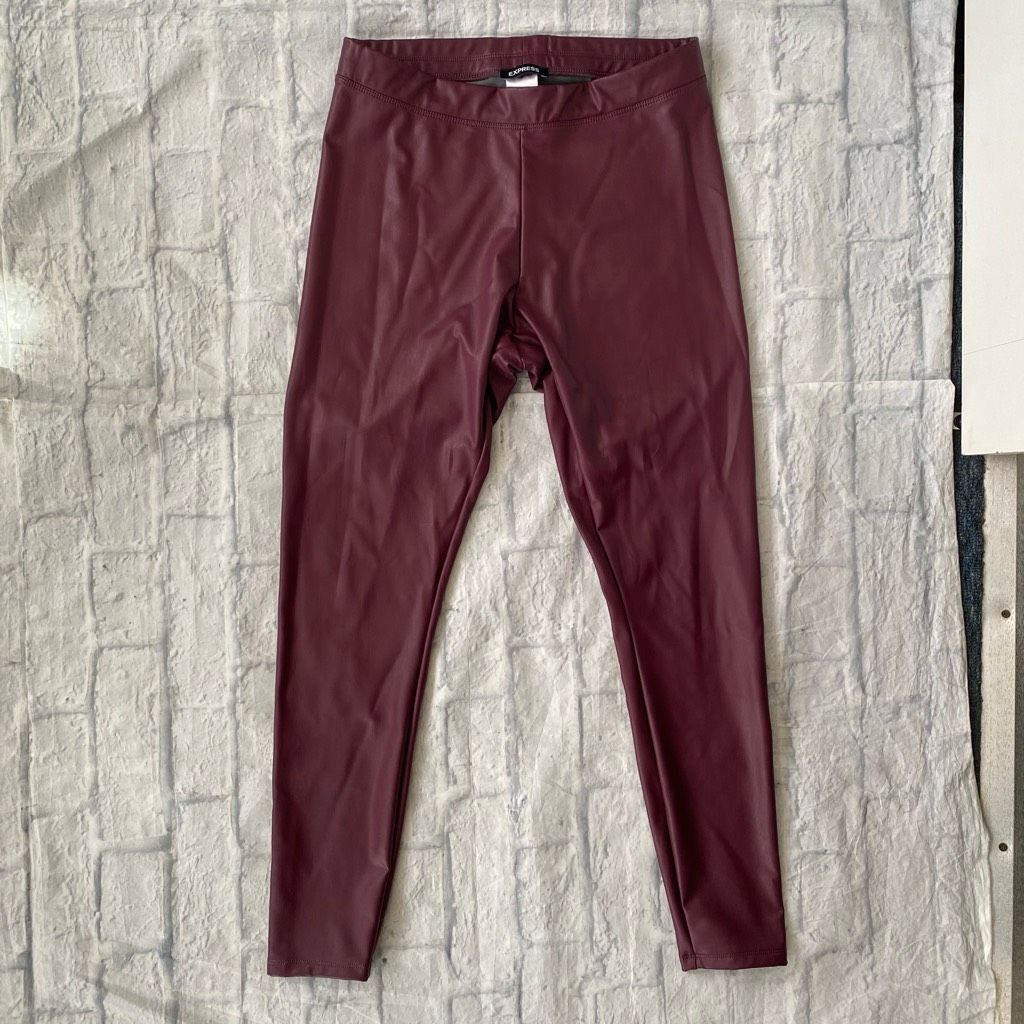 Express Express women M fleece lined vegan leather leggings burgundy Size 30" / US 8 / IT 44 - 1 Thumbnail