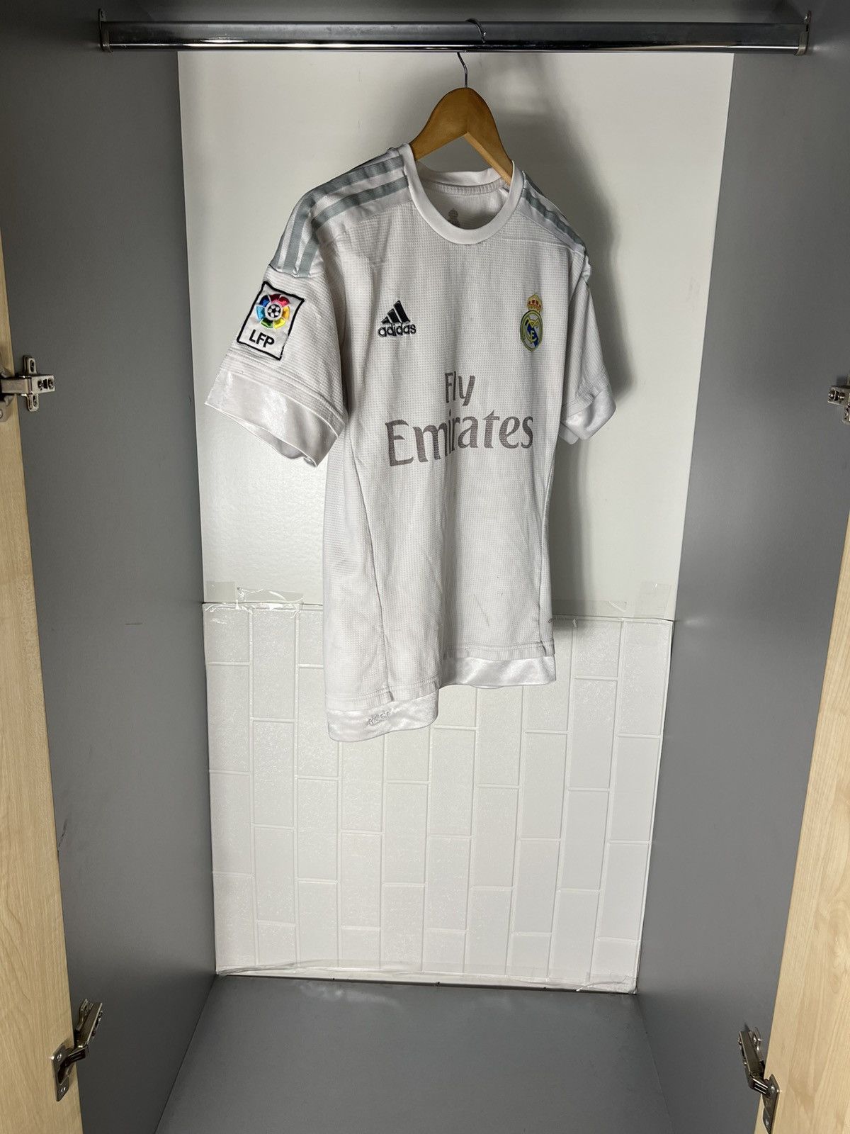 Vintage ADIDAS FC REAL MADRID SPAIN SOCCER JERSEY RETRO BLOKE Y2K Size US S / EU 44-46 / 1 - 4 Thumbnail