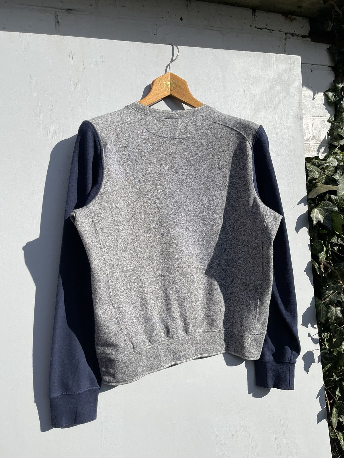 Nike Vintage Nike Air Embroidered Swoosh Logo Y2k Sweatshirt Size US S / EU 44-46 / 1 - 9 Thumbnail