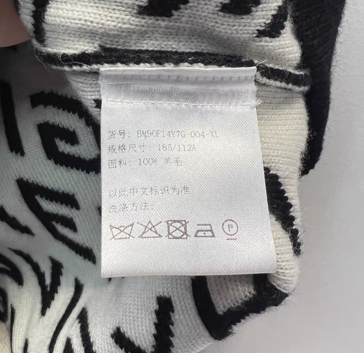 Givenchy Givenchy All-over Logo Wool Cardigan J42 Size US XL / EU 56 / 4 - 5 Thumbnail