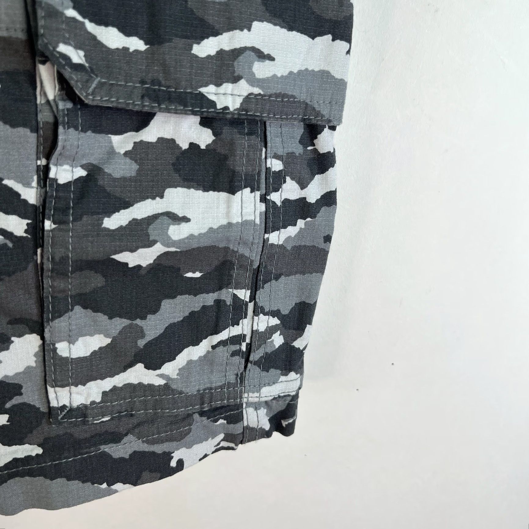 Vintage VINTAGE Magellan Cargo Shorts Men Size 42 Gray Camouflage Casual Travel Workwear Size US 42 / EU 58 - 2 Thumbnail