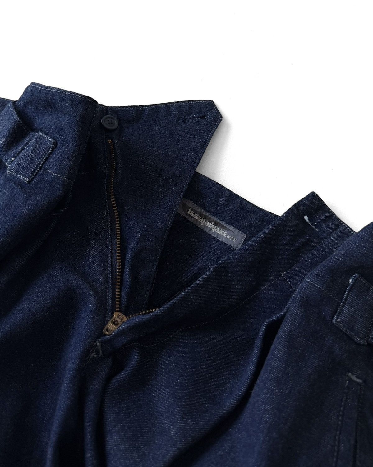 Issey Miyake VINTAGE80’s ISSEY MIYAKE MEN DENIM PLEATED SIDE BELT PANTS Size US 29 - 2 Thumbnail
